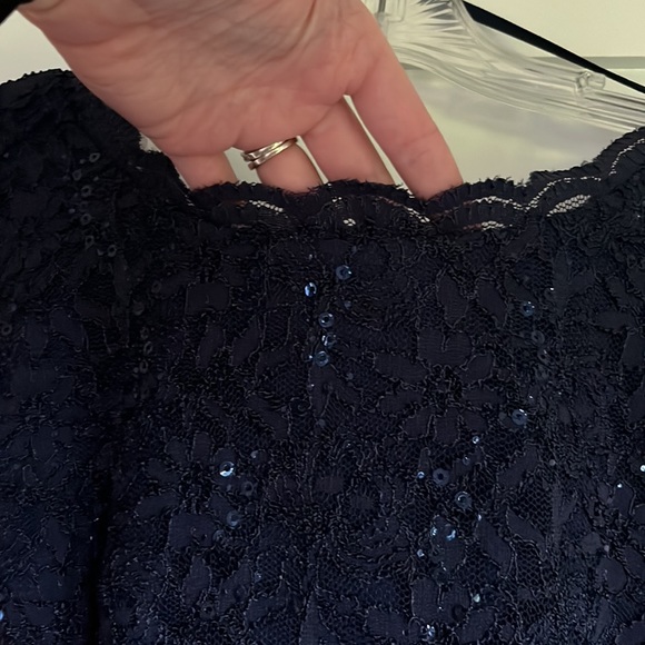 Woman’s formal dress - Picture 4 of 6